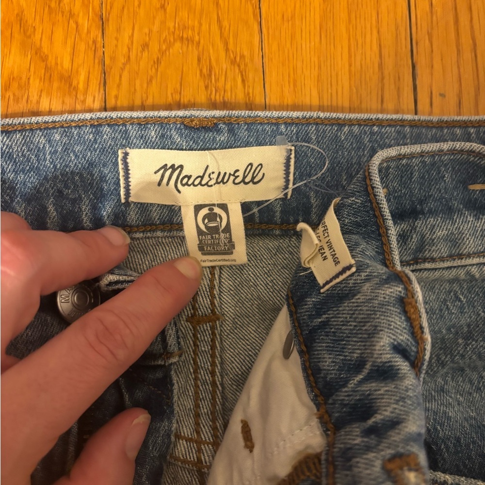 Madewell High-Rise Wide-Leg Jeans in Light Blue Wash - Picture 7 of 7